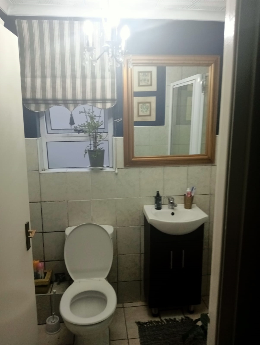 2 Bedroom Property for Sale in Whispering Pines Western Cape